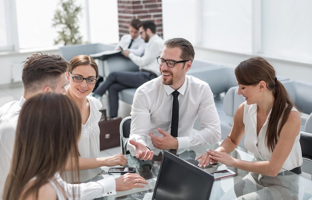 Los empleados del banco tienen un concepto de negocio de taller