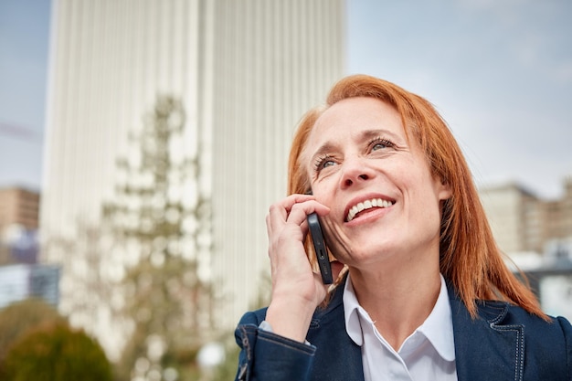 Empoderando a mulher conquistando o mundo dos negócios com confiança