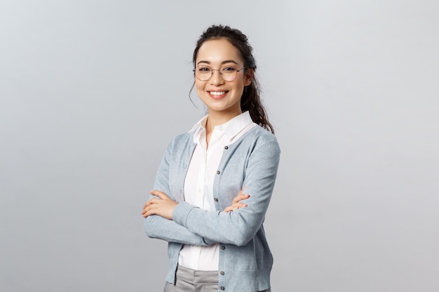 Empreendedor feminino asiático atraente