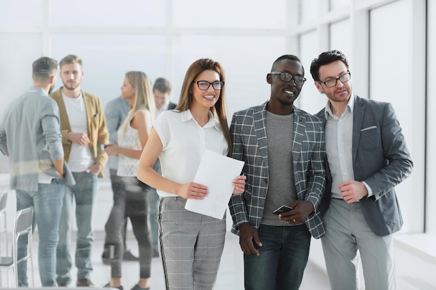 Empregados da empresa durante uma pausa de trabalho