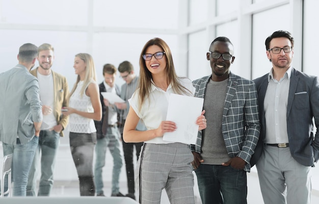 Empregados da empresa durante uma pausa de trabalho