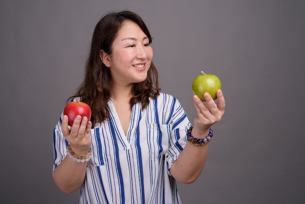 empresária asiática linda madura