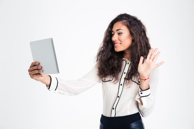 La empresaria haciendo video chat en tablet PC