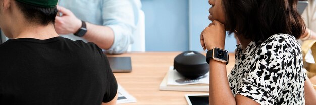 Empresaria negra en una sala de reuniones