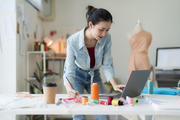 Empresárias estão fazendo novas coleções de roupas