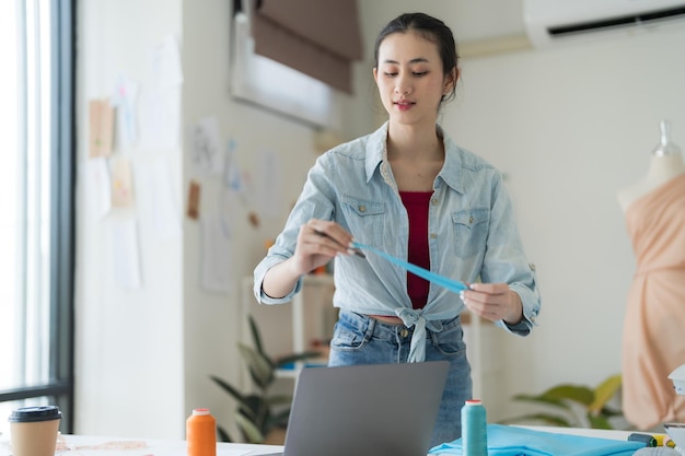 Empresárias estão fazendo novas coleções de roupas