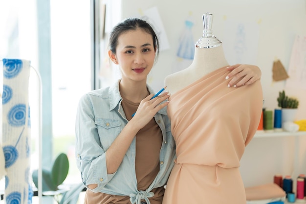 Empresárias estão fazendo novas coleções de roupas