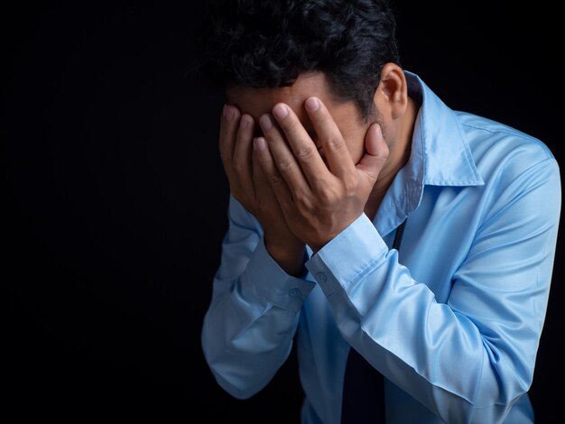 Foto empresário agiu cansado dor de cabeça estressado e ansioso da crise de negócios frustrado