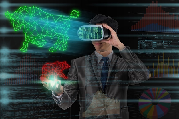 Empresario asiático usando realidad virtual acristalada y mano sujetando Bull and Bear