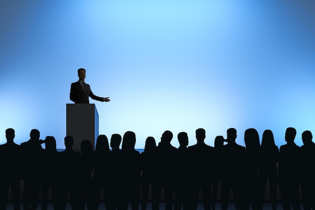 Empresario dando discurso
