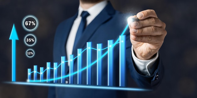 Empresário desenha gráfico de crescimento de negócios Desenvolvimento de negócios e planejamento de conceito de sucesso