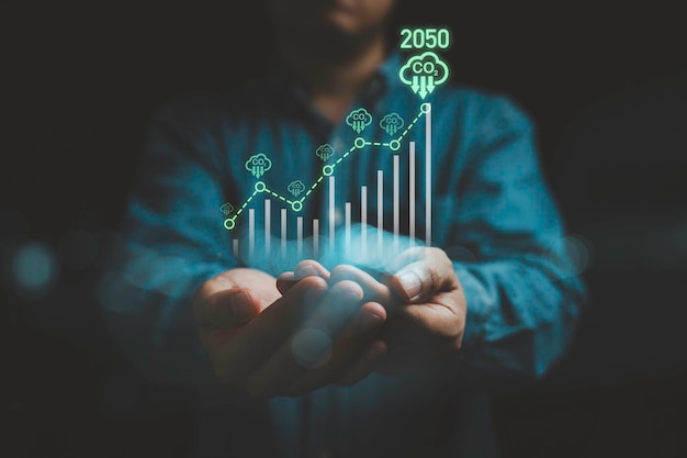 Empresario con gráfico creciente con icono de reducción de CO2 para disminuir la huella de carbono de CO2 y crédito de carbono para limitar el calentamiento global debido al cambio climático Concepto de economía verde biocircular