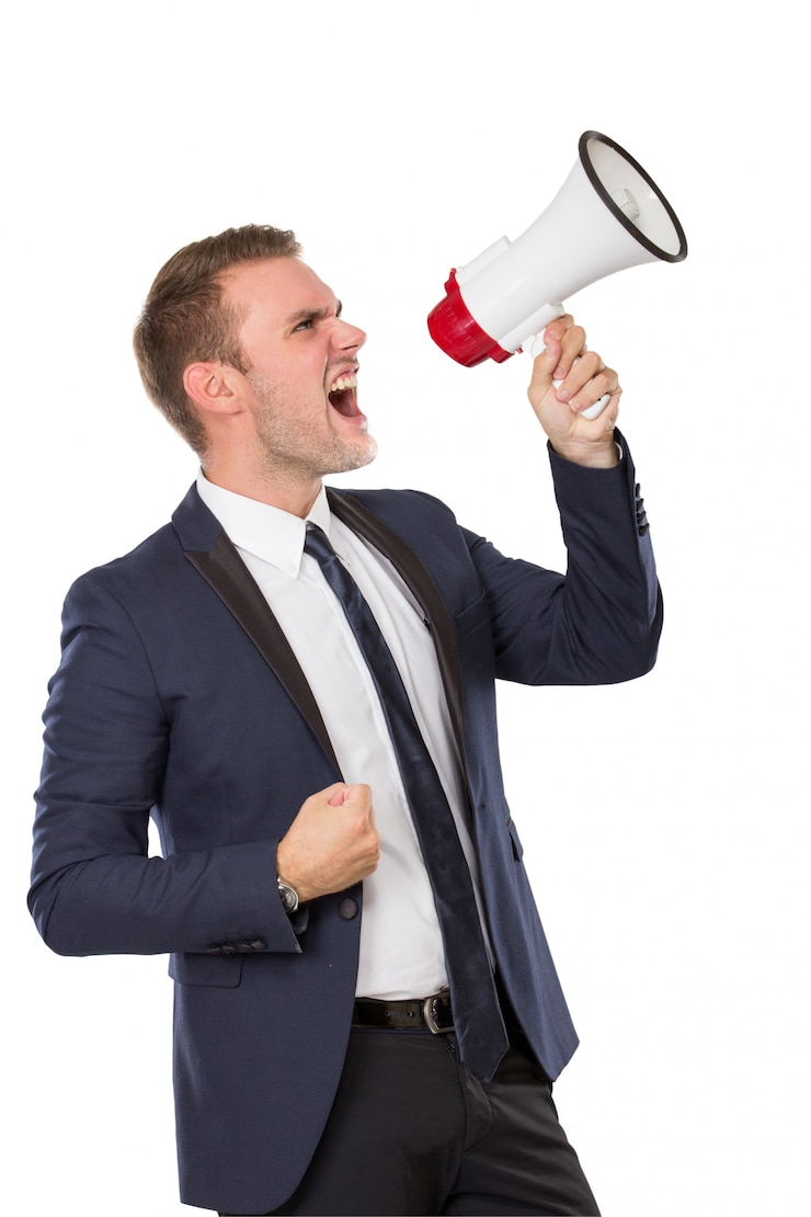 Foto empresário gritando no megafone