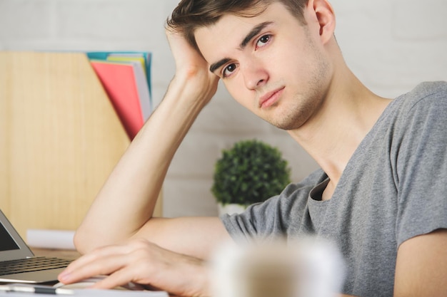 Empresário no local de trabalho