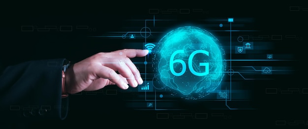 Empresário que detém conexão de rede global em tecnologia 6G e avanço futurista tecnologia uture rede 6G internet de pensa conexão comunicação sinal de rede internet de alta velocidade