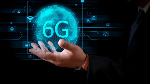 Empresário que detém conexão de rede global em tecnologia 6G e avanço futurista tecnologia uture rede 6G internet de pensa conexão comunicação sinal de rede internet de alta velocidade