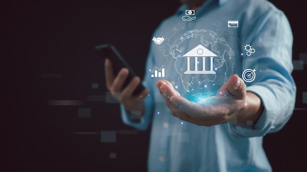 Empresario que muestra el ícono de banca en línea y el ícone de conexión a la red Tecnología