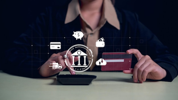 Empresario que muestra iconos de banca en línea y conexión a la red Compra de pagos en línea Tecnología de negocios y concepto de finanzas