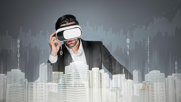 Empresario que planea invertir en bienes raíces mientras usa gafas de realidad virtual Deviation