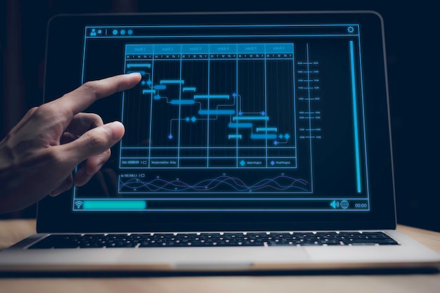 Empresario que trabaja con análisis de negocios y sistema de gestión de datos en la gestión de documentos en línea y métricas conectadas a la base de datos Estrategia corporativa para ventas de operaciones financieras