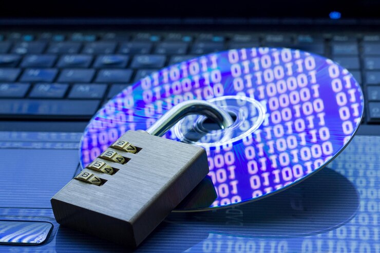 Foto empresario que trabaja en una pantalla virtual con documentos digitales gestión de la base de datos de documentación en línea