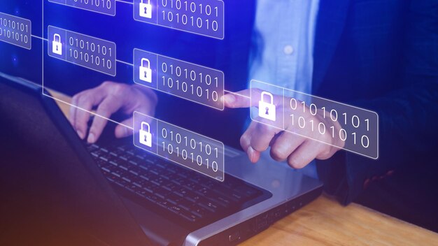 Empresario que usa una computadora portátil para el concepto de tecnología Blockchain con una cadena de bloques encriptados para asegurar criptomonedas y bitcoins para pagos en línea y transacciones de dinero