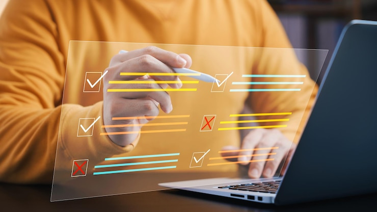 Foto empresario que utiliza una computadora portátil para hacer una lista de comprobación en línea, una encuesta, una evaluación, una encuesta en línea, responder a preguntas de prueba, un formulario digital.