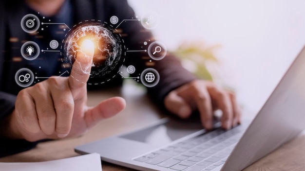 Empresario que utiliza un teléfono inteligente móvil Negocio conexión global a Internet tecnología de aplicaciones y marketing digital Finanzas y banca Tecnología de enlace digital big data
