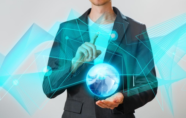 Empresário segurando o globo digital de holograma brilhante Concepr de negócios e inovação
