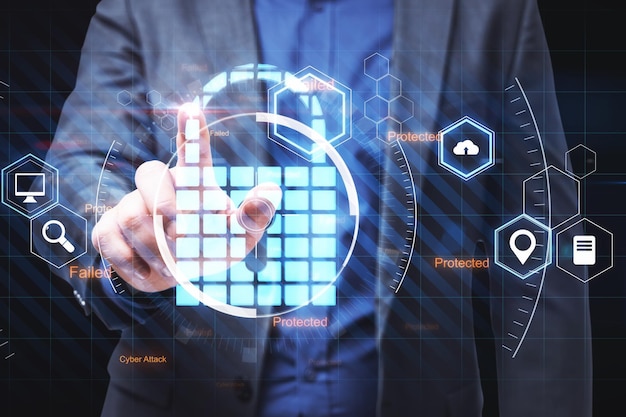 Empresario señalando una interfaz de cerradura digital abstracta Concepto de privacidad y protección Exposición doble