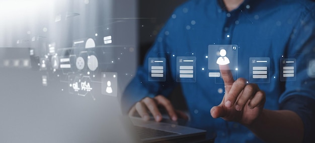 Empresario con soluciones de recursos humanos iconos para la herramienta de gestión de recursos humanos utilizada para manejar