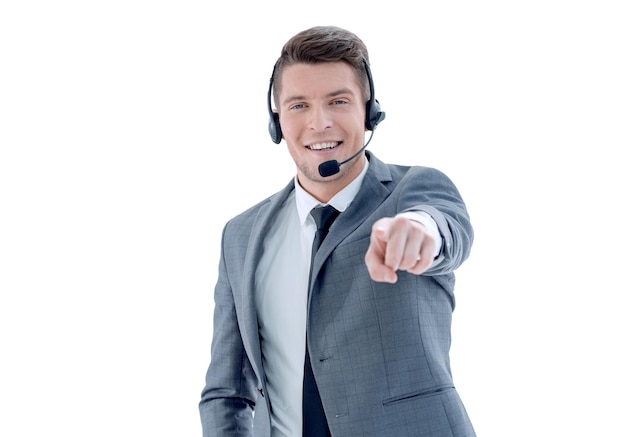 Empresario sonriente con auriculares o cliente consultor