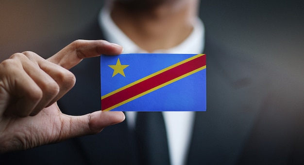 Empresario con tarjeta de bandera de la República Democrática del Congo