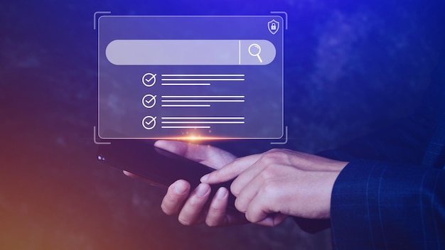 Empresario tocando la tecnología de la información del cuadro de búsqueda de datos Search Engine Optimization utiliza un cuadro de búsqueda para buscar información en Internet