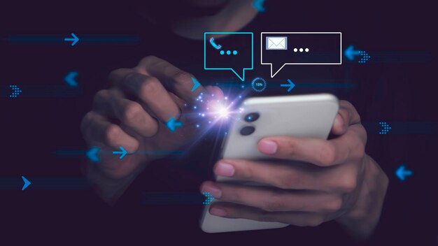 Empresario tocando teléfono inteligente con correo electrónico abierto recibiendo alertas de noticias de correo electrónico de negocios Publicidad mediante el envío y mensajería de clientes tecnología digital en línea venta directa recordatorio de negociosx9