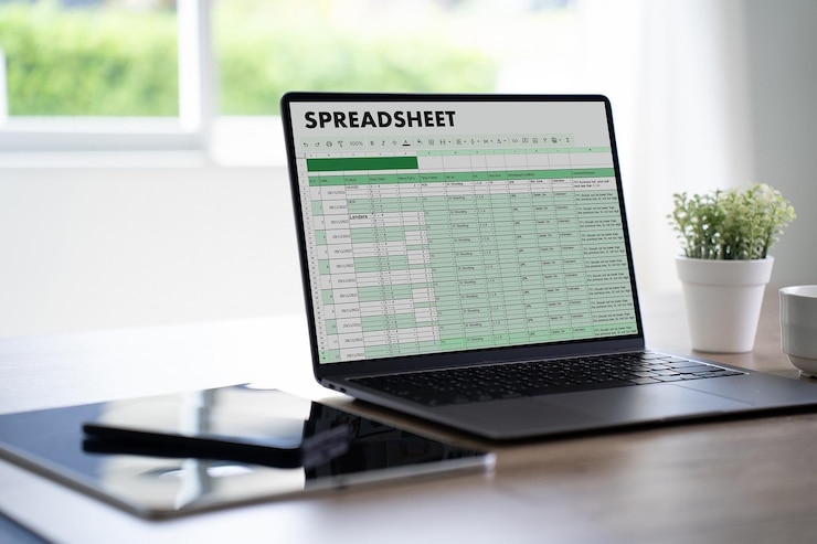 Foto empresário trabalhando com dados e gráficos em documentos de planilha para análise online painel de projeto do microsoft excel contabilidade digital