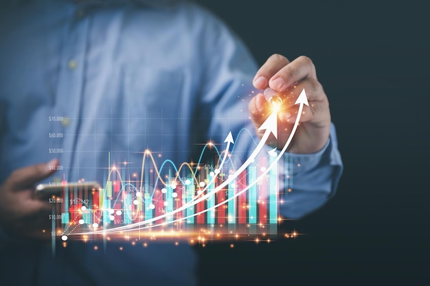 Empresário usa um ponto de caneta de crescimento gráfico para análise gráfico gráfico de crescimento de negócios corporativos Ações de investimento financeiro e conceitos de negócios Plano de estratégia para investimento no futuro