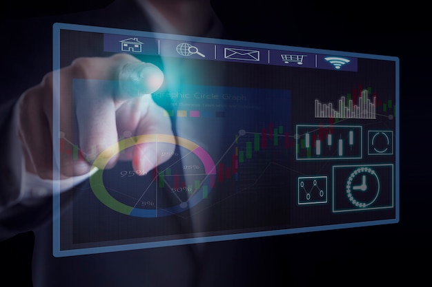 Foto empresário, vestindo terno mão apontando em uma conexão de ícone de interface de tela virtual de toque