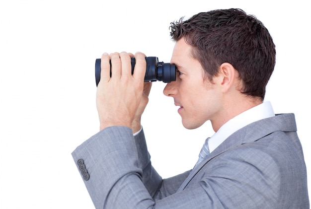 Foto empresario visionario mirando a través de binoculares