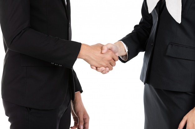 Empresários apertando as mãos, terminando uma reunião