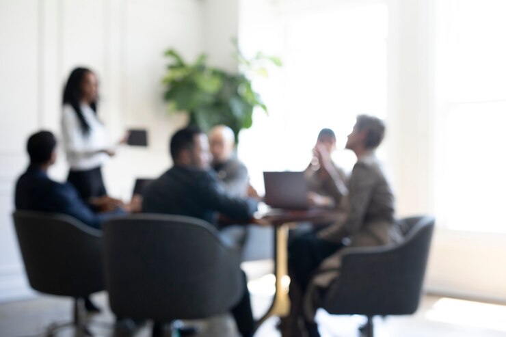 Foto empresários em reunião de escritório