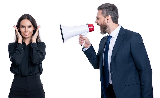 Empresários gritando discutindo com alto-falante no estúdio Empresários discutindo