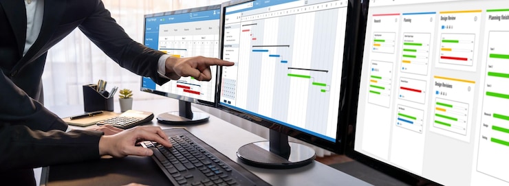 Foto empresarios que planifican el tiempo y la fecha límite para la tarea de la empresa