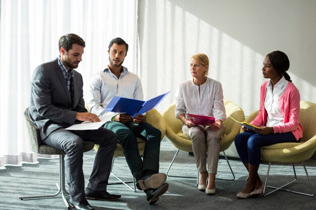 Empresarios durante una reunión