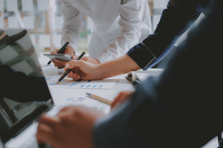 los empresarios tienen una discusión