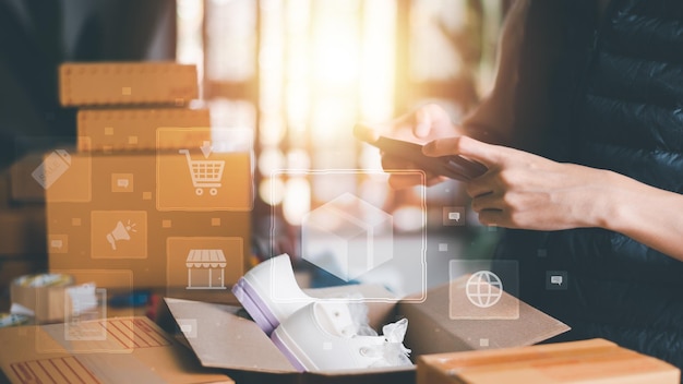 Empresas nuevas o pequeñas empresas Empaquetan productos para su entrega Gestión de pedidos en línea