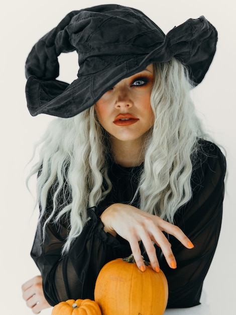 Encantadora bruja de Halloween estética