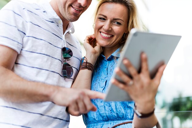 Encantadora pareja pasar tiempo juntos