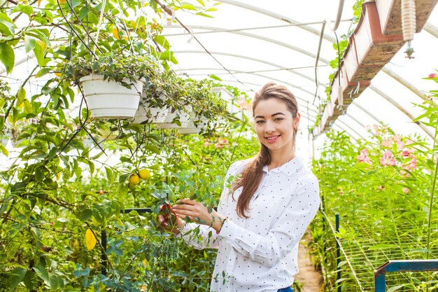 Encantadora sonrisa de floristería