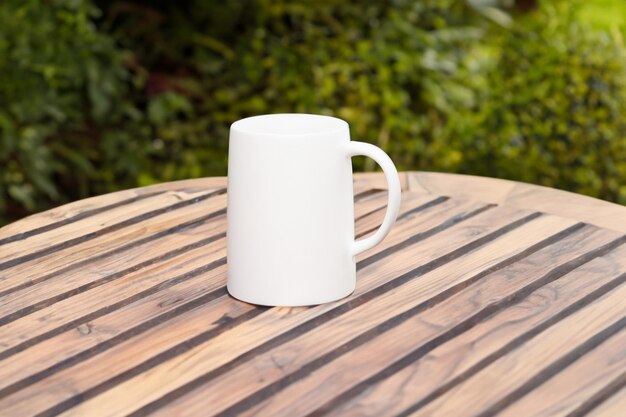 La encantadora taza blanca para el Mokup